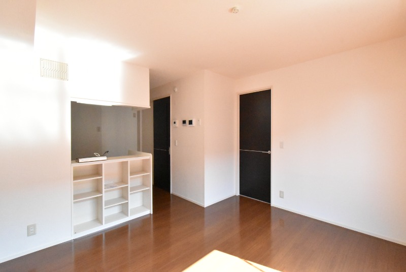 ��ʌ��z�J�s�ԎR���R���ڂ̃A�p�[�g�̋����E���r���O