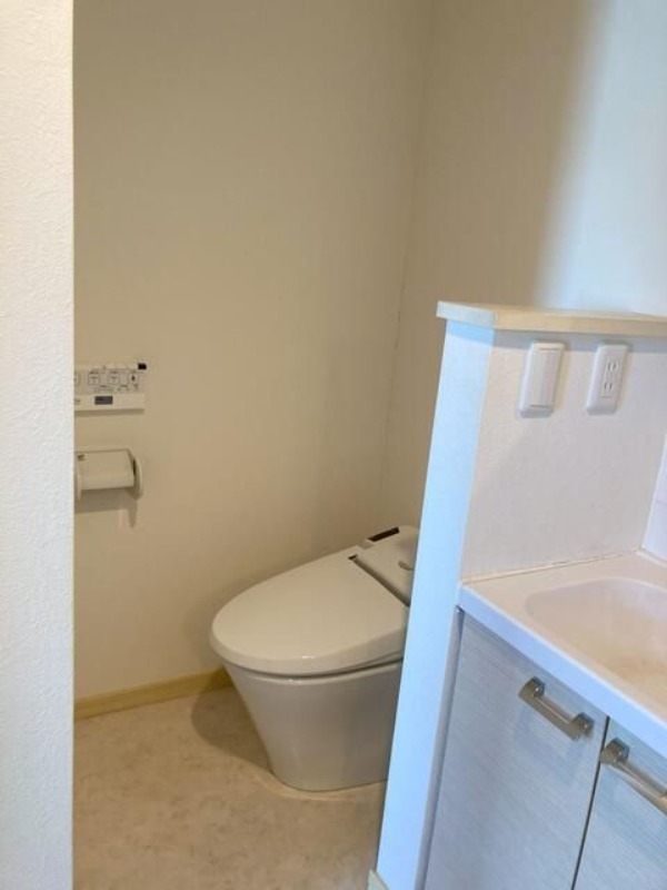 ��ʌ������s�k�J�R���ڂ̃A�p�[�g�̃g�C��