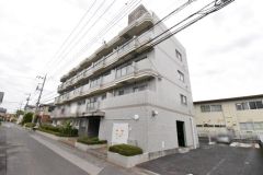 ��ʌ�����s�˒˓��R����19-19�̃}���V�����̌����O��