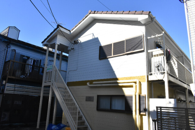 ��ʌ������s�����T���ڂ̃A�p�[�g�̌����O��