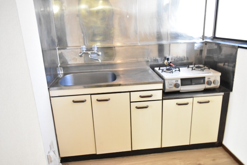 ��ʌ������s�����T���ڂ̃A�p�[�g�̃L�b�`��