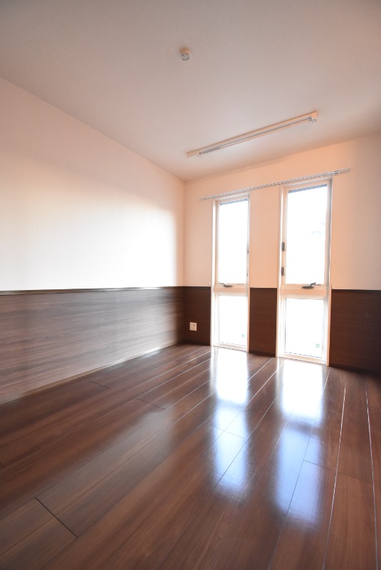 ��ʌ��������܎s�΋�厚�����̃A�p�[�g�̂��̑������E�X�y�[�X