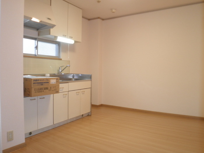 ��ʌ��������܎s�k����i���Q���ڂ̃}���V�����̋��ԁE���r���O