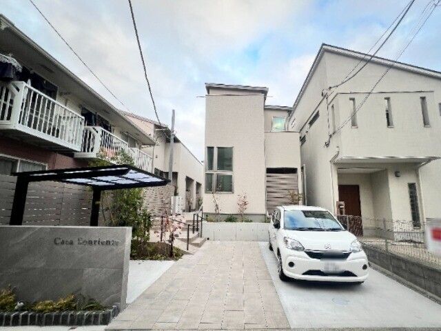 埼玉県さいたま市中央区上落合８丁目のテラスハウスの建物外観