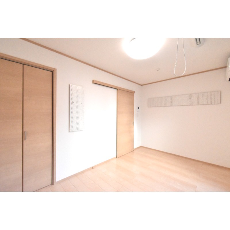 ��ʌ��������܎s�΋�厚���̃A�p�[�g�̋����E���r���O