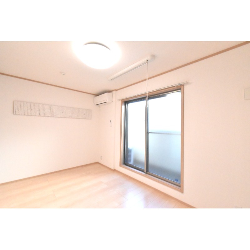 ��ʌ��������܎s�΋�厚���̃A�p�[�g�̋����E���r���O