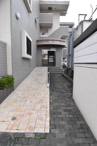 ��ʌ�����s�˒˂P���ڂ̃}���V�����̃G���g�����X