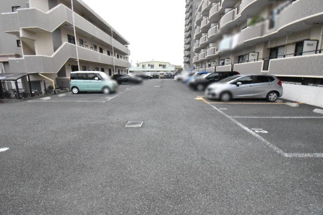 ��ʌ�����s�˒˂P���ڂ̃}���V�����̒��ԏ�