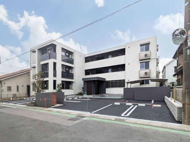 ��ʌ��������܎s�k��{�����̃A�p�[�g�̌����O��