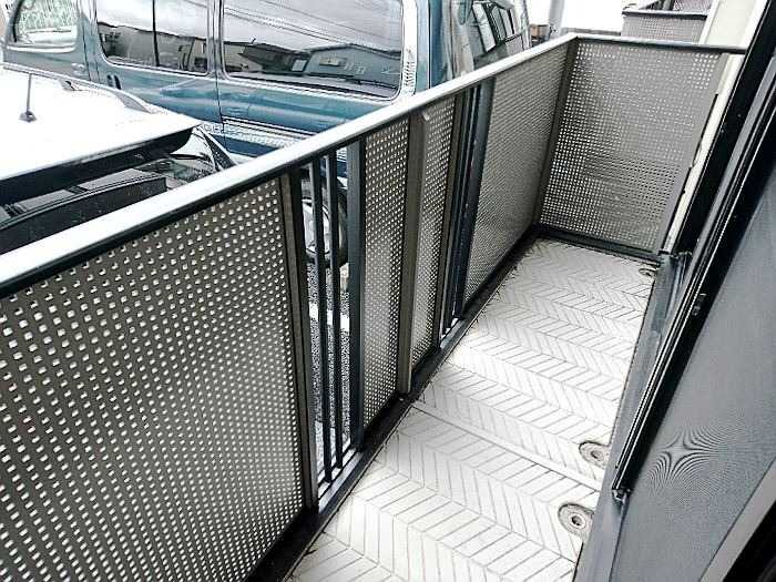 ��ʌ��z�J�s�ԓc�S���ڂ̃A�p�[�g�̃o���R�j�[