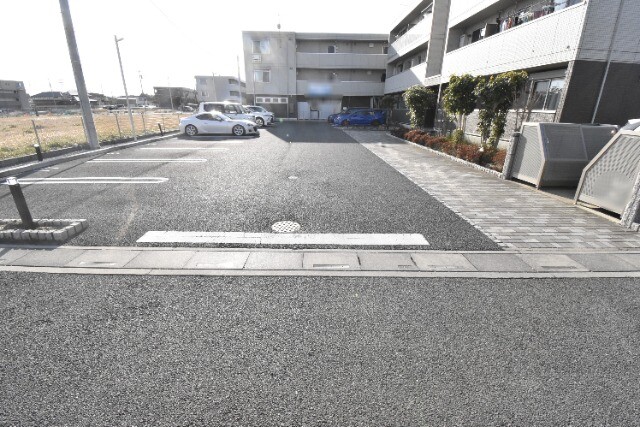 ��ʌ��������܎s����厚�w��̃A�p�[�g�̒��ԏ�