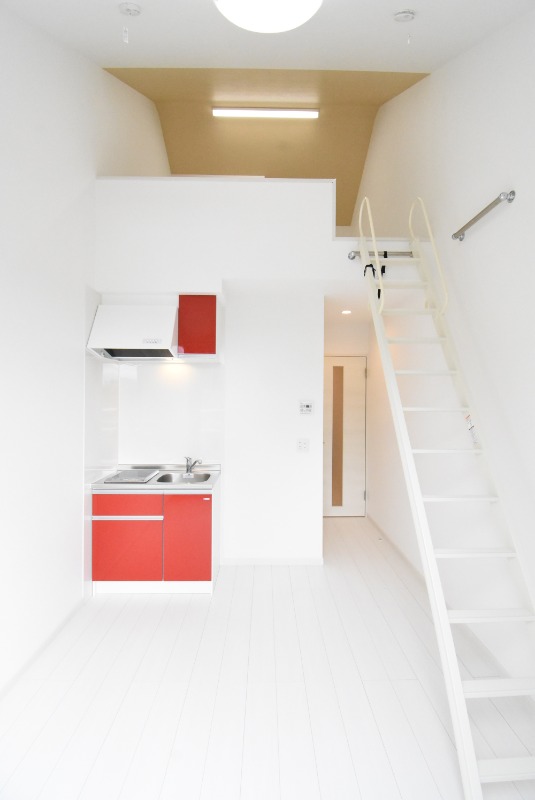 ��ʌ��n�s�ˉz�P���ڂ̃A�p�[�g�̋��ԁE���r���O