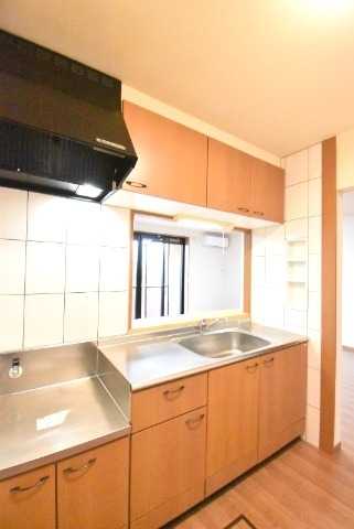 ��ʌ�����s�厚�ΐ_�̃}���V�����̃L�b�`��