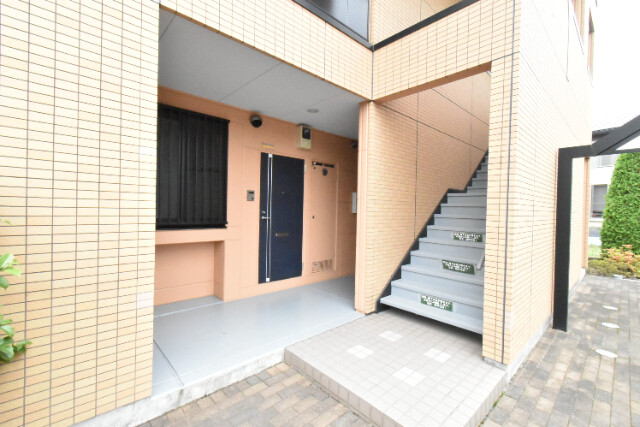 ��ʌ�����s�厚�ΐ_�̃}���V�����̃G���g�����X