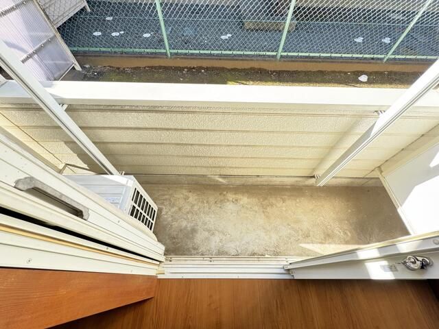 ��ʌ��k�����S�ɓޒ��厚�����̃A�p�[�g�̃o���R�j�[