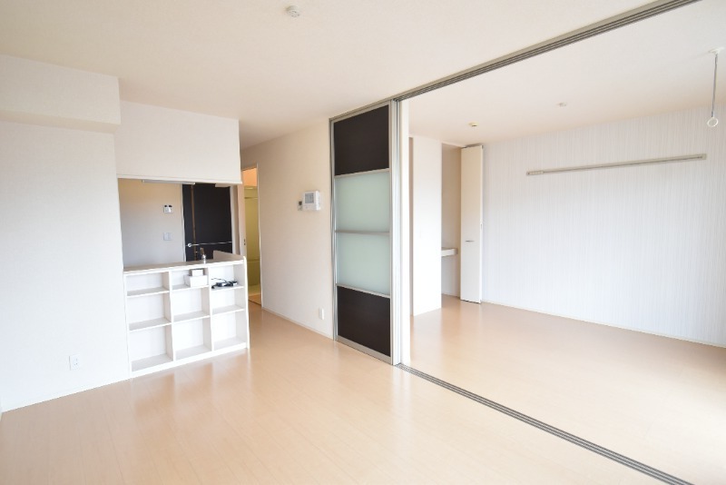 ��ʌ��z�J�s���C�N�^�E���Q���ڂ̃A�p�[�g�̋��ԁE���r���O