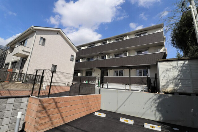 ��ʌ��������܎s�Y�a��{���T���ڂ̃A�p�[�g�̌����O��