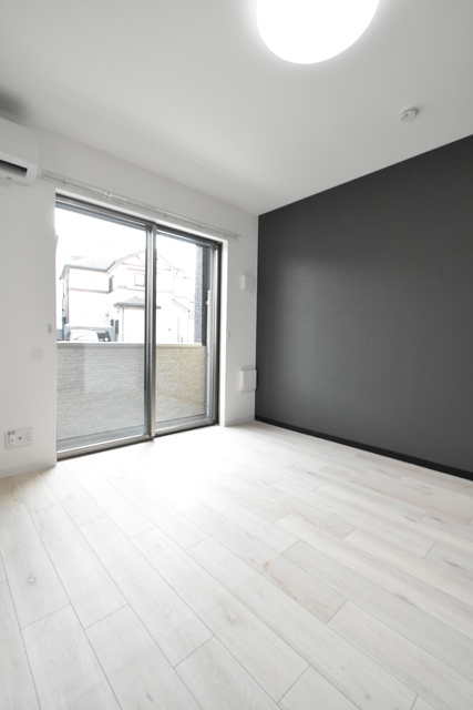 ��ʌ��������܎s�k����i���P���ڂ̃A�p�[�g�̋����E���r���O