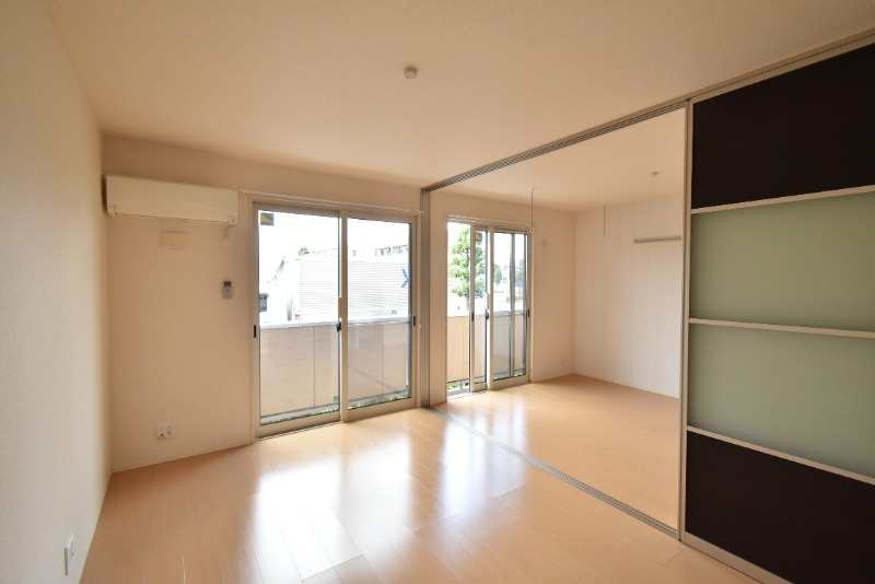 ��ʌ��z�J�s���C�N�^�E���Q���ڂ̃A�p�[�g�̋����E���r���O