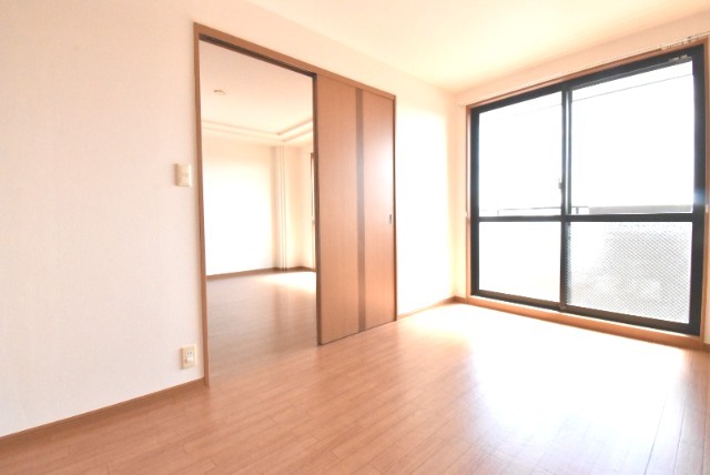 ��ʌ��z�J�s���C�N�^�E���Q���ڂ̃}���V�����̂��̑������E�X�y�[�X