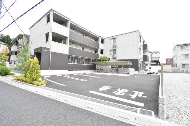 ��ʌ��������܎s��{��听���Q���ڂ̃A�p�[�g�̌����O��