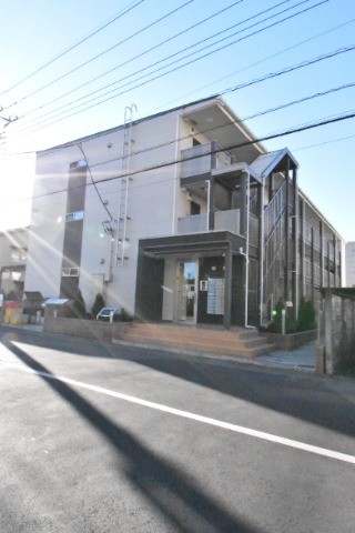 ��ʌ��z�J�s�ԎR�{���̃A�p�[�g�̌����O��