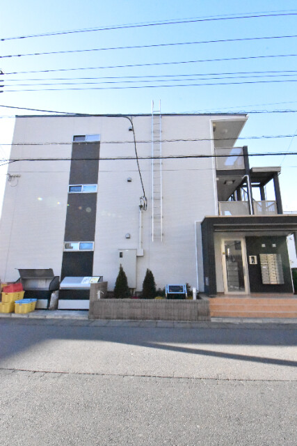 ��ʌ��z�J�s�ԎR�{��19-2�̃A�p�[�g�̌����O��