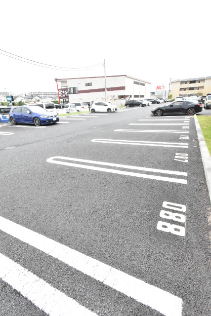 ��ʌ��z�J�s���C�N�^�E���X���ڂ̃A�p�[�g�̒��ԏ�