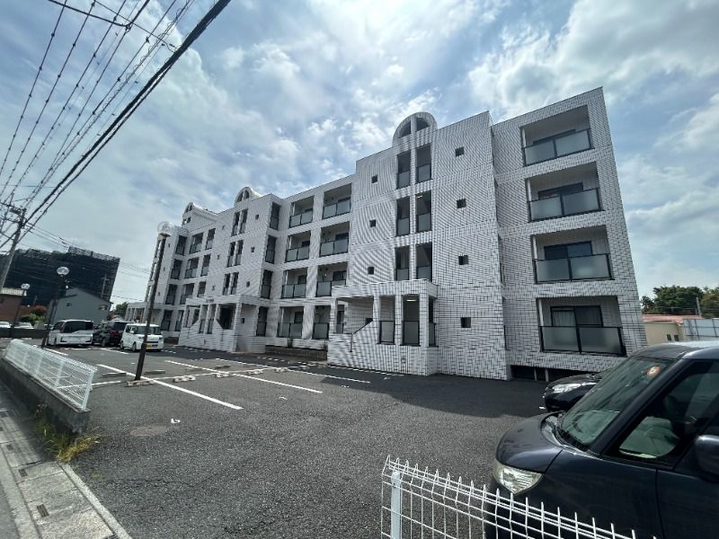 ��ʌ���z�s�厚���؂̃}���V�����̌����O��