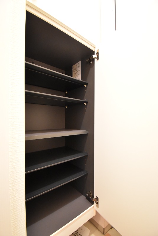 ��ʌ�����s������R���ڂ̃A�p�[�g�̎��[