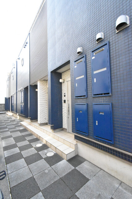 ��ʌ�����s������R���ڂ̃A�p�[�g�̃G���g�����X