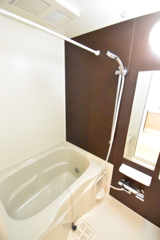 ��ʌ������s�������̃A�p�[�g�̃o�X