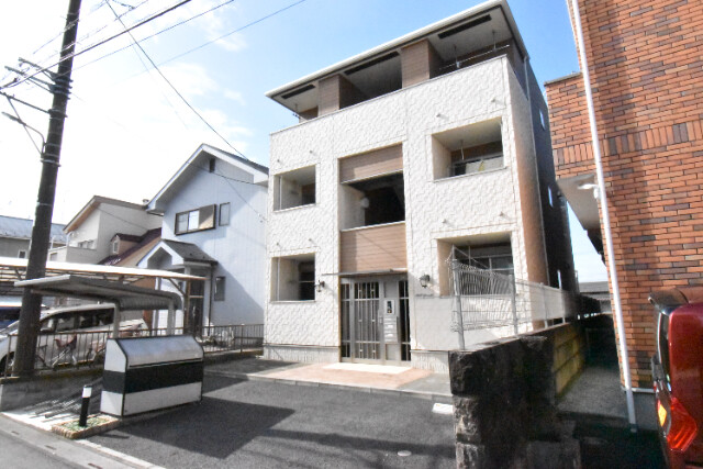 ��ʌ������s�������̃A�p�[�g�̌����O��