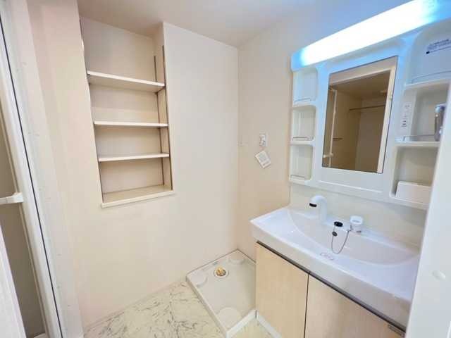 ��ʌ�����s�˒˓�R���ڂ̃}���V�����̐��ʏ�