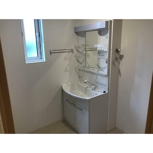 ��ʌ�����s�{���T���ڂ̃A�p�[�g�̐��ʏ�