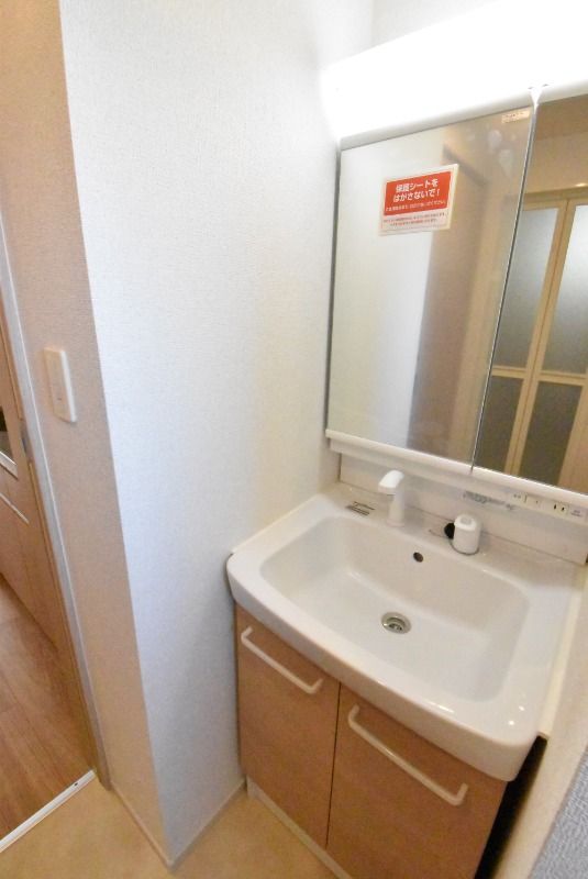 ��ʌ������s�������̃A�p�[�g�̐��ʏ�