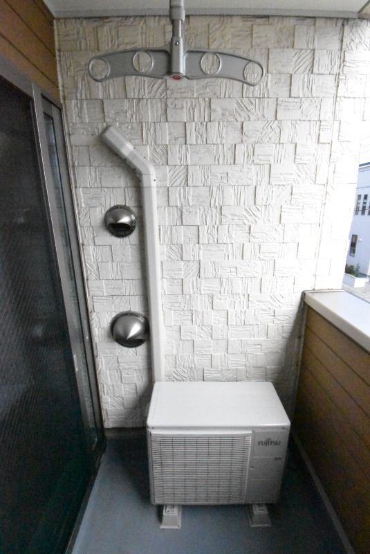 ��ʌ������s�������̃A�p�[�g�̃o���R�j�[