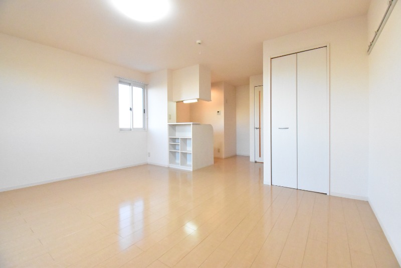 ��ʌ��z�J�s�V�z�J�Q���ڂ̃A�p�[�g�̋��ԁE���r���O