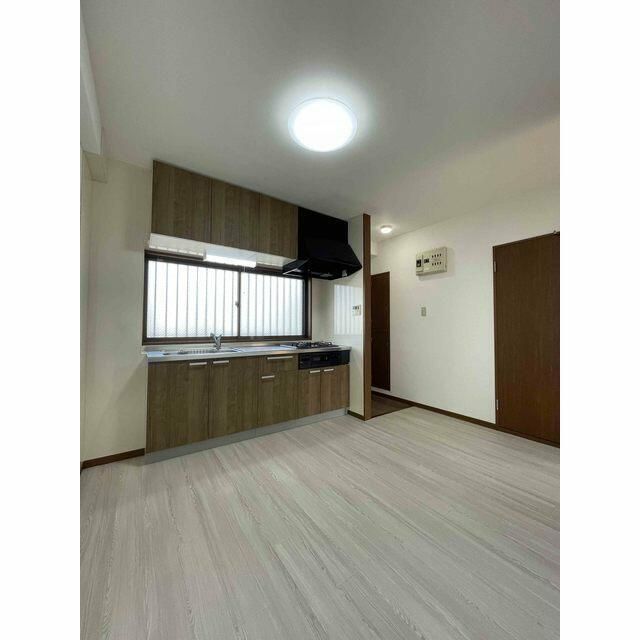 ��ʌ�����s�厚�ؑ]�C�̃}���V�����̋��ԁE���r���O