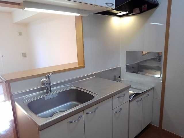 ��ʌ��z�J�s�{�{���R���ڂ̃A�p�[�g�̃L�b�`��