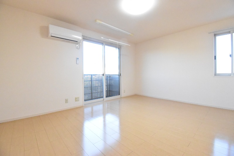 ��ʌ��z�J�s�V�z�J�Q���ڂ̃A�p�[�g�̂��̑������E�X�y�[�X