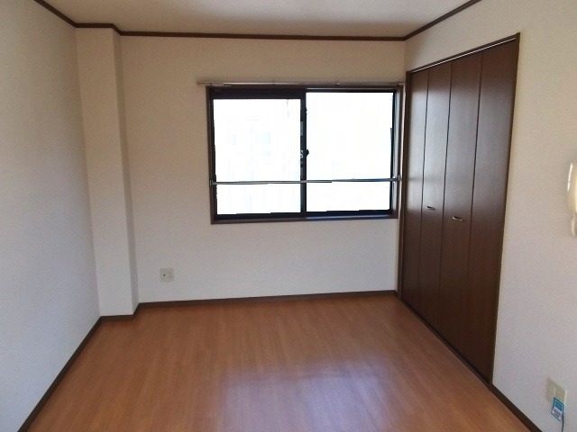 ��ʌ�����s�厚�����̃A�p�[�g�̂��̑������E�X�y�[�X