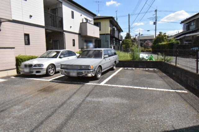 ��ʌ�����s�厚�����̃A�p�[�g�̒��ԏ�