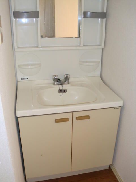 ��ʌ��������܎s�΋擌�Y�a�T���ڂ̃}���V�����̐��ʏ�