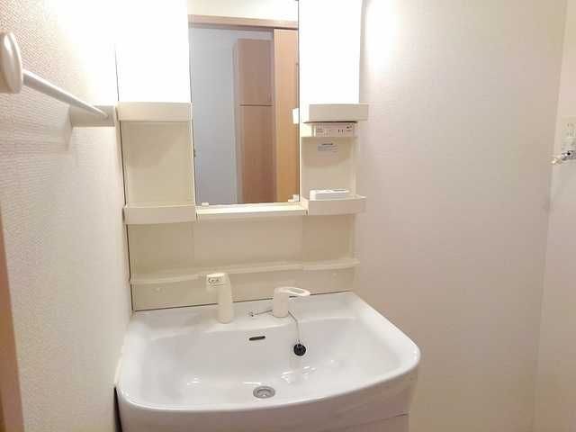 ��ʌ��z�J�s�{�{���R���ڂ̃A�p�[�g�̐��ʏ�