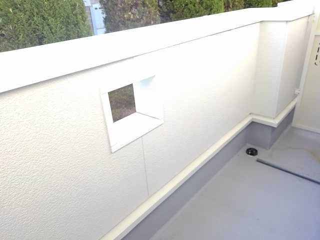 ��ʌ��z�J�s�{�{���R���ڂ̃A�p�[�g�̃o���R�j�[