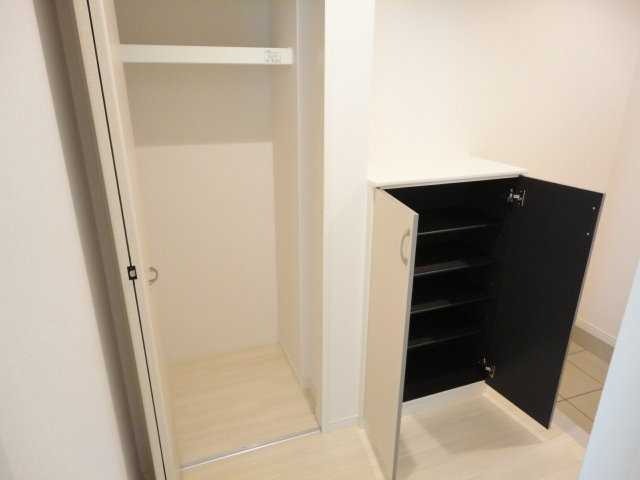 ��ʌ�����s�厚�ΐ_�̃A�p�[�g�̎��[