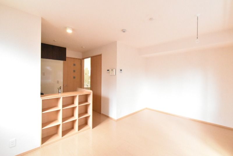 ��ʌ������s�ٓV�P���ڂ̃A�p�[�g�̋����E���r���O