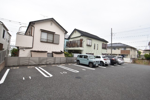 ��ʌ��������܎s�����擌��{�P���ڂ̃A�p�[�g�̒��ԏ�