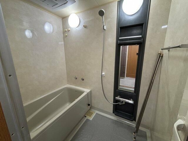 ��ʌ�����s�˒˂S���ڂ̃}���V�����̃o�X